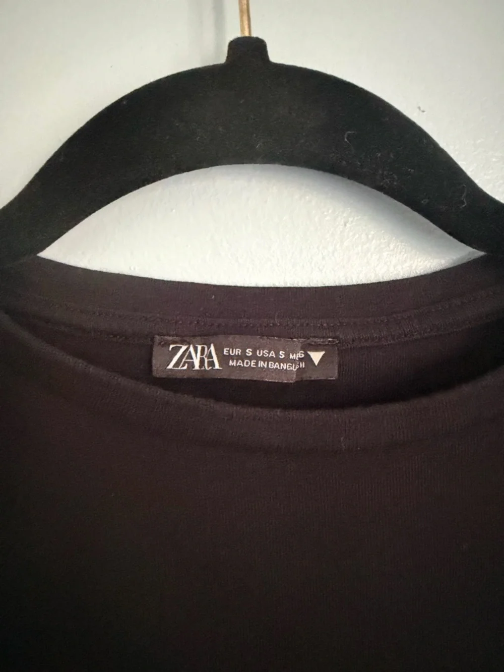 Zara Black Long-Sleeve Cropped Top